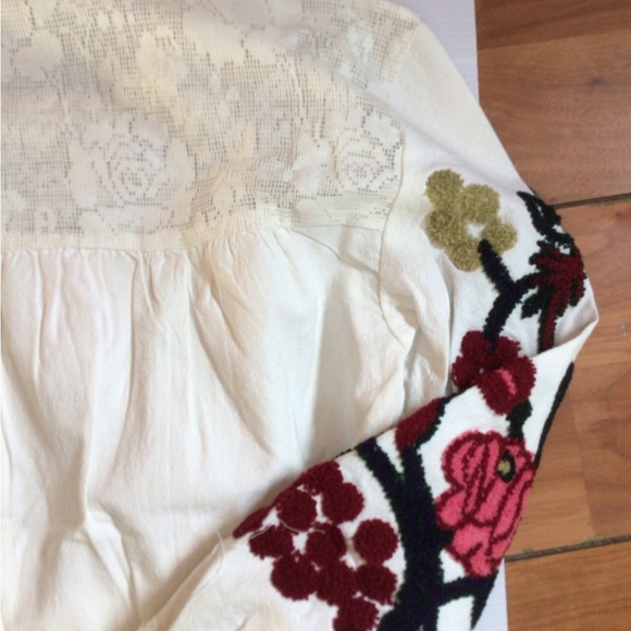 1 left! Rare Free People cropped Embroidered blouse - Picture 4 of 11